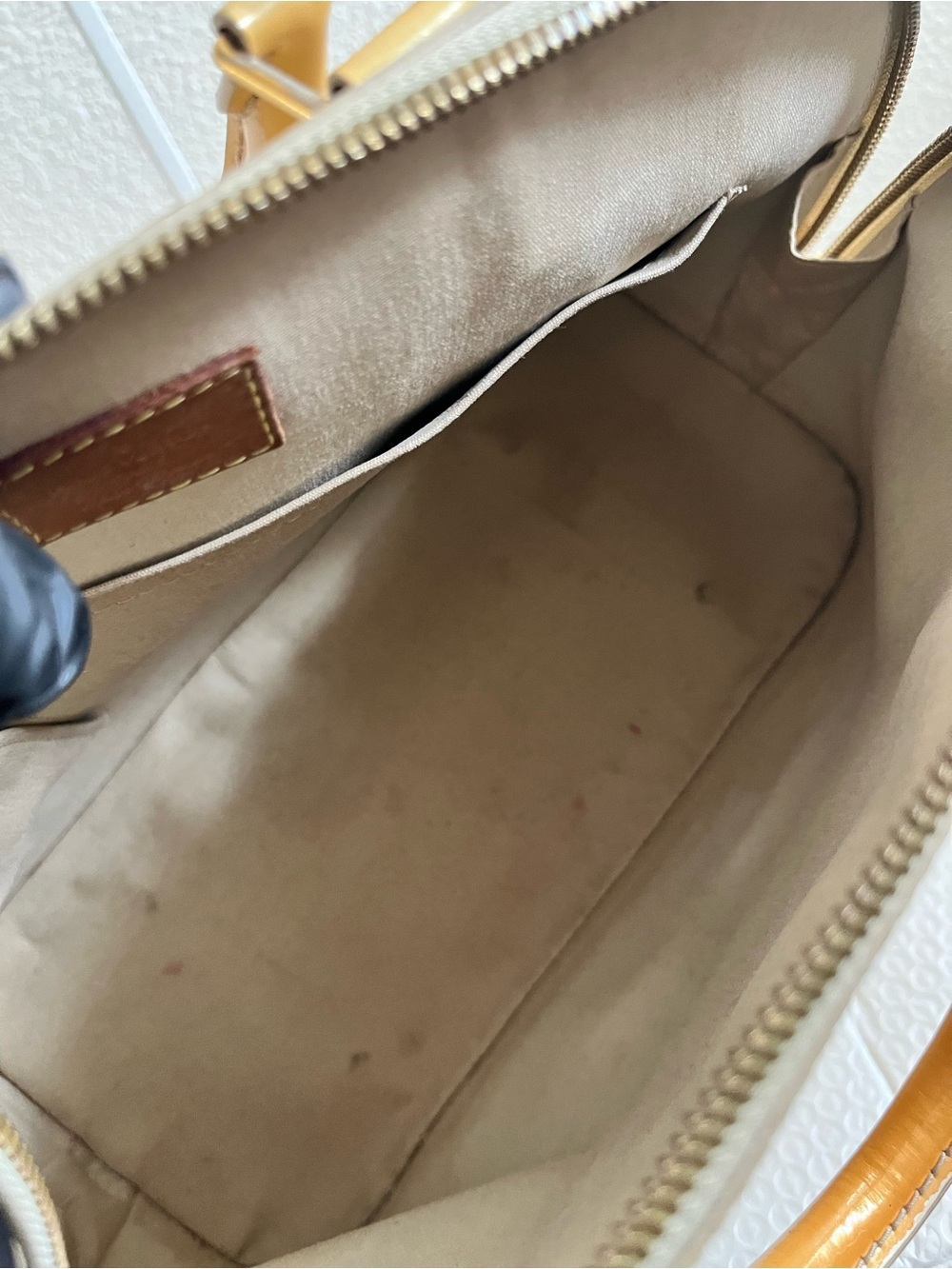 Louis vuitton Alma Vernis bag - Picture 12 of 15